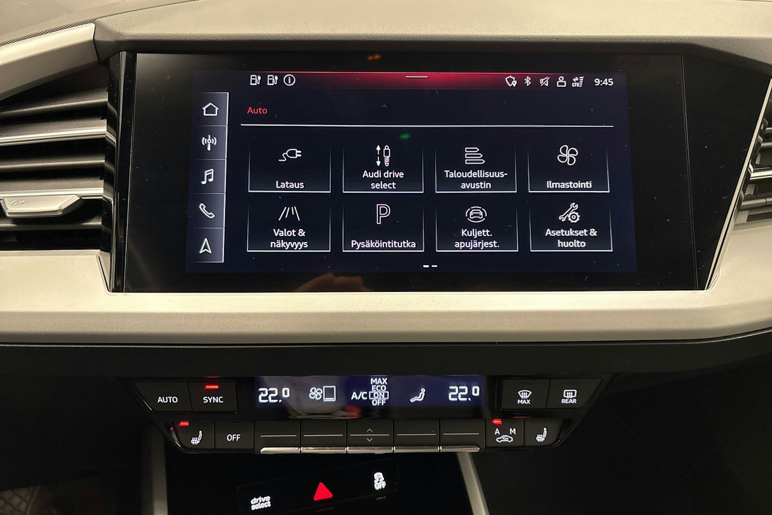 sininen Audi Q4 e-tron 2022 kuva 19.