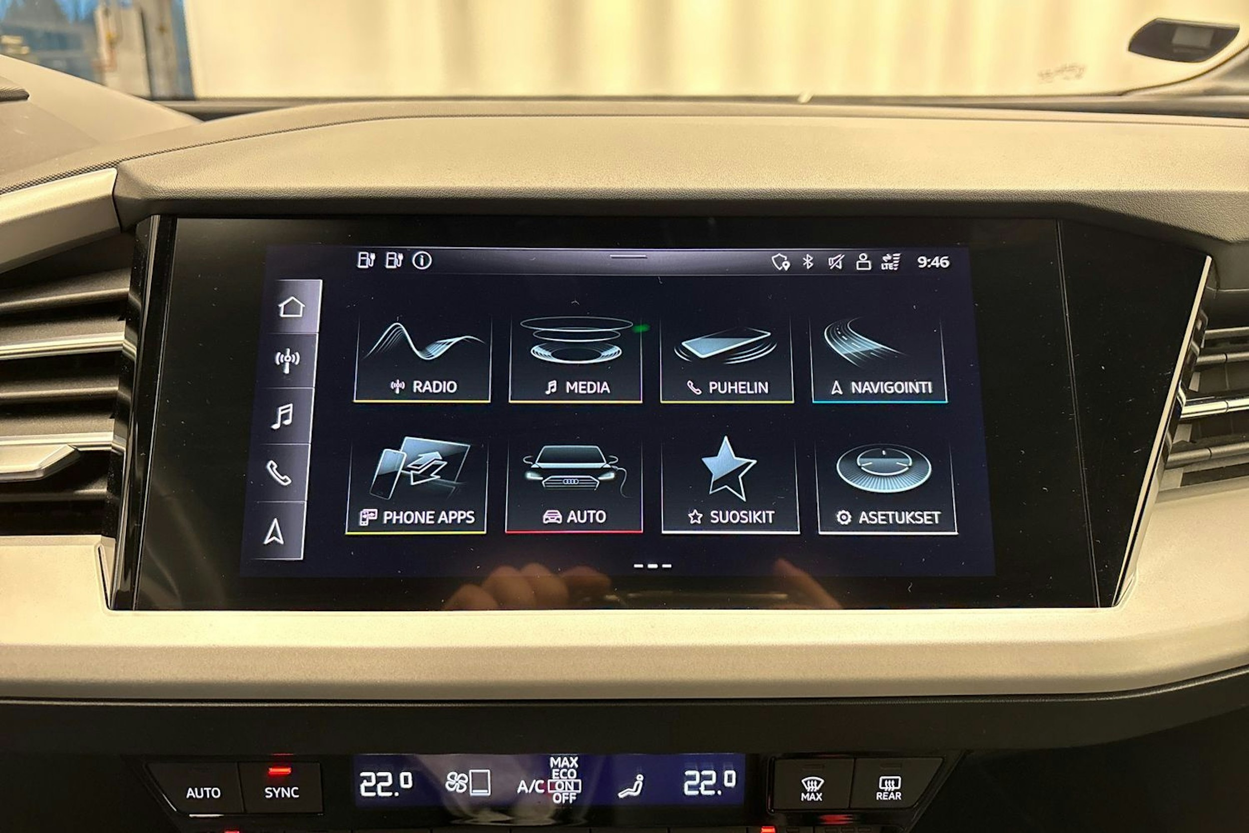 sininen Audi Q4 e-tron 2022 kuva 20.