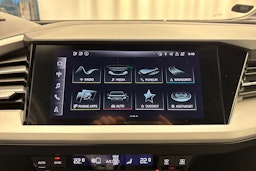 sininen Audi Q4 e-tron 2022 kuva 20.