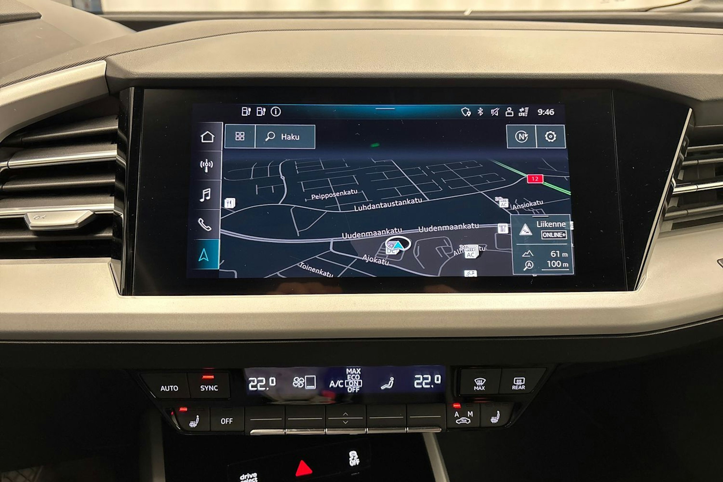 sininen Audi Q4 e-tron 2022 kuva 21.