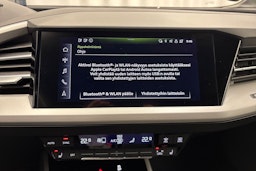 sininen Audi Q4 e-tron 2022 kuva 22.