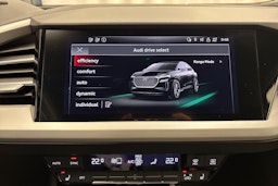 sininen Audi Q4 e-tron 2022 kuva 23.