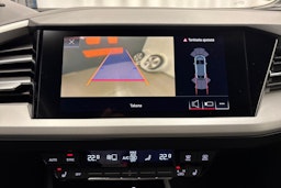 sininen Audi Q4 e-tron 2022 kuva 24.