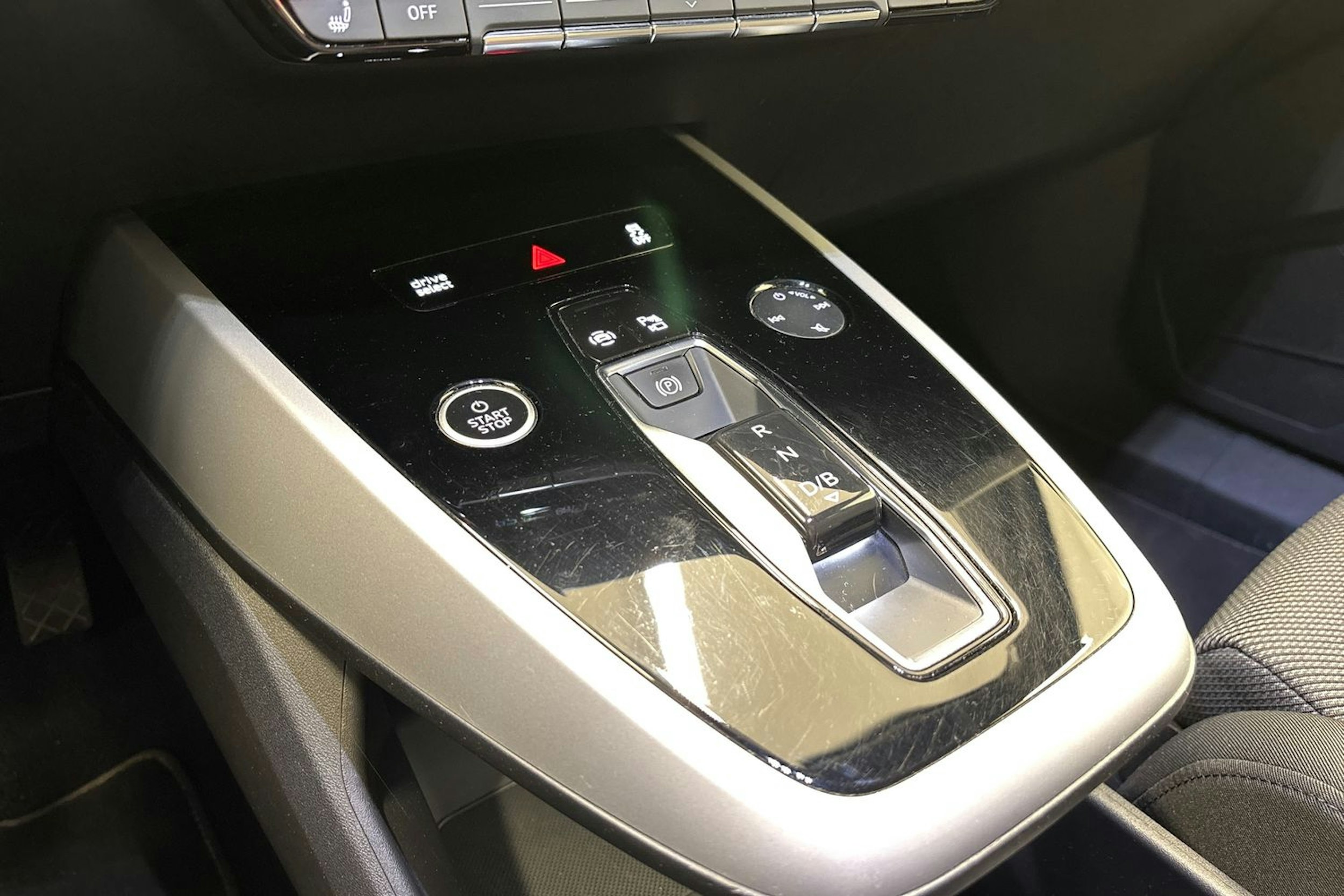 sininen Audi Q4 e-tron 2022 kuva 25.