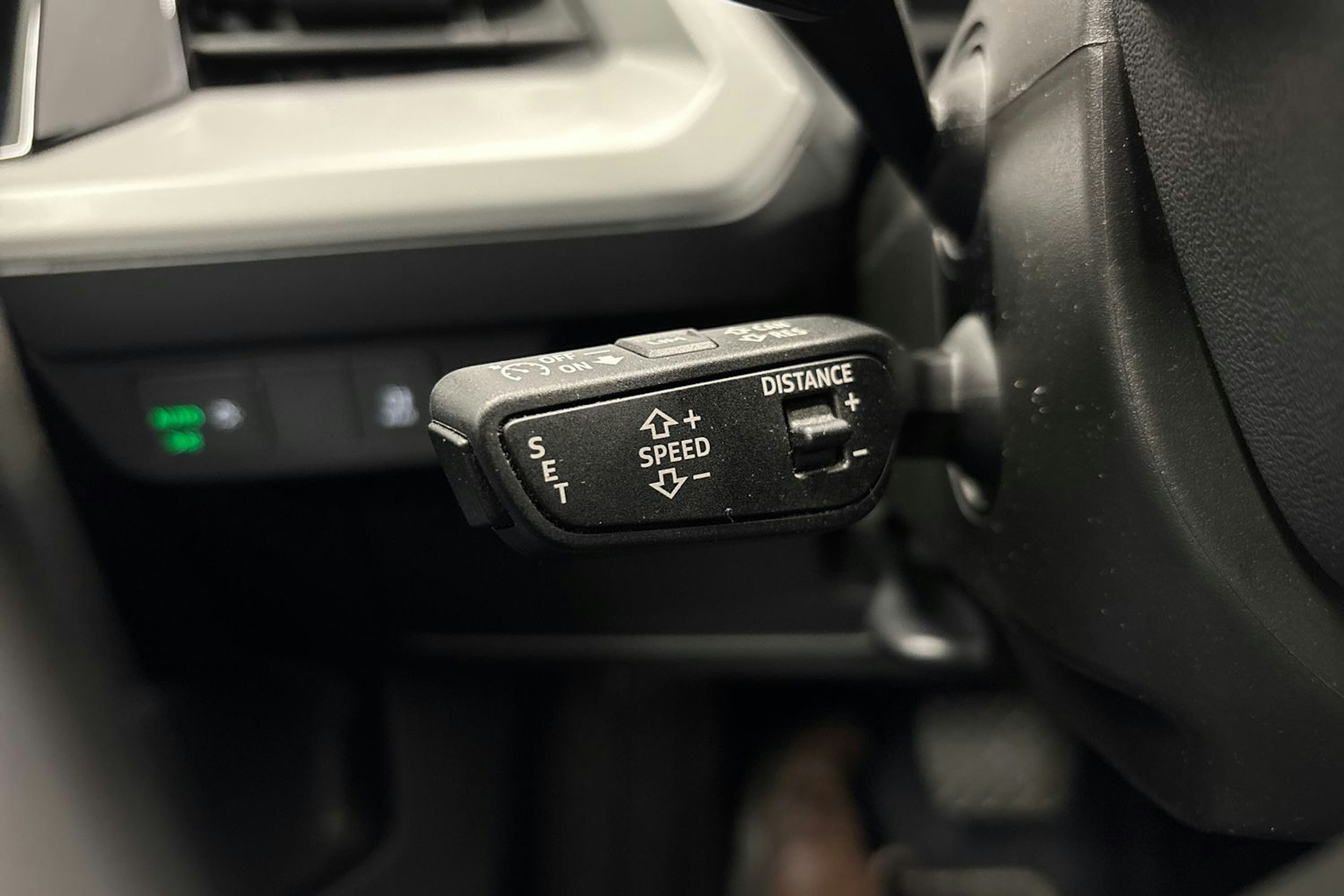 sininen Audi Q4 e-tron 2022 kuva 26.