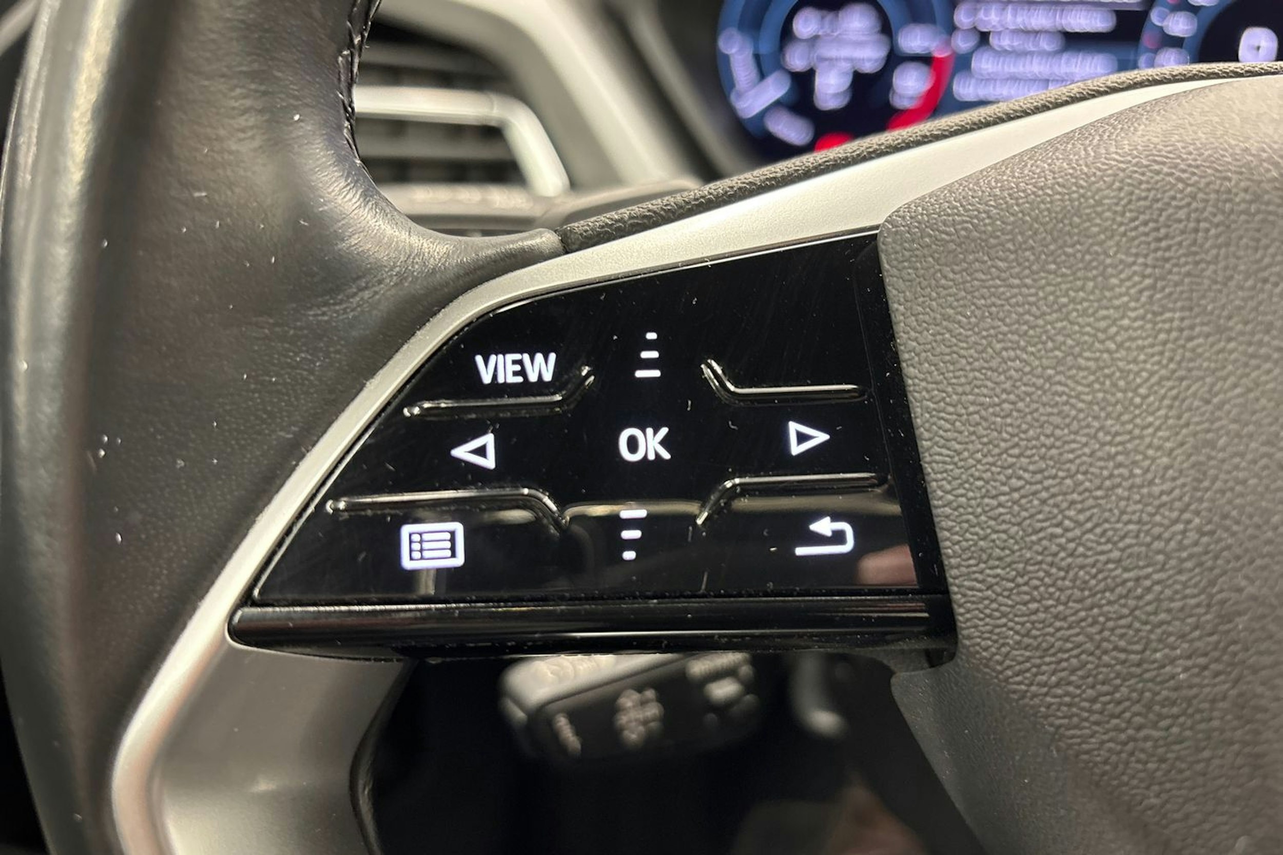 sininen Audi Q4 e-tron 2022 kuva 27.