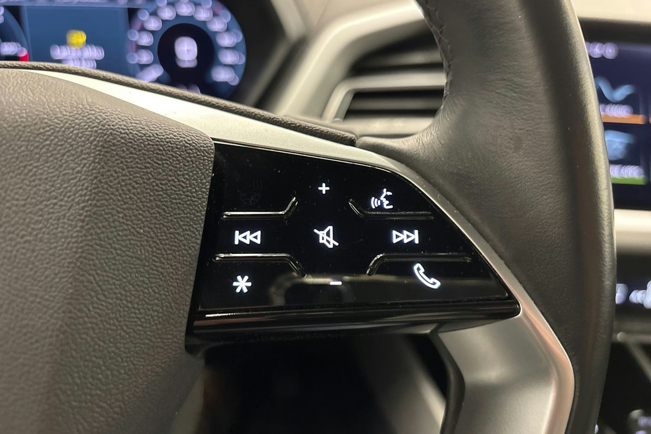 sininen Audi Q4 e-tron 2022 kuva 28.