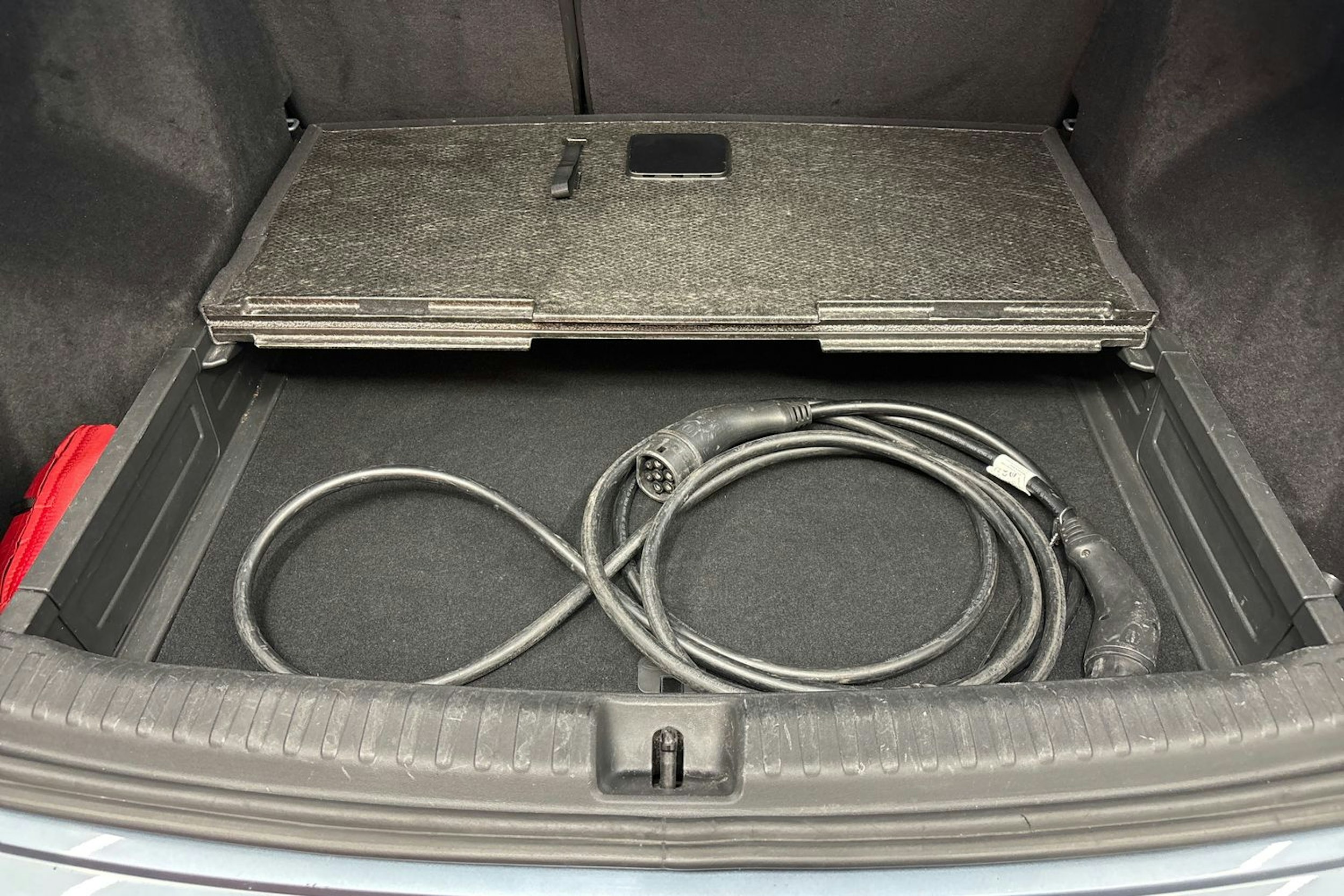 sininen Audi Q4 e-tron 2022 kuva 32.