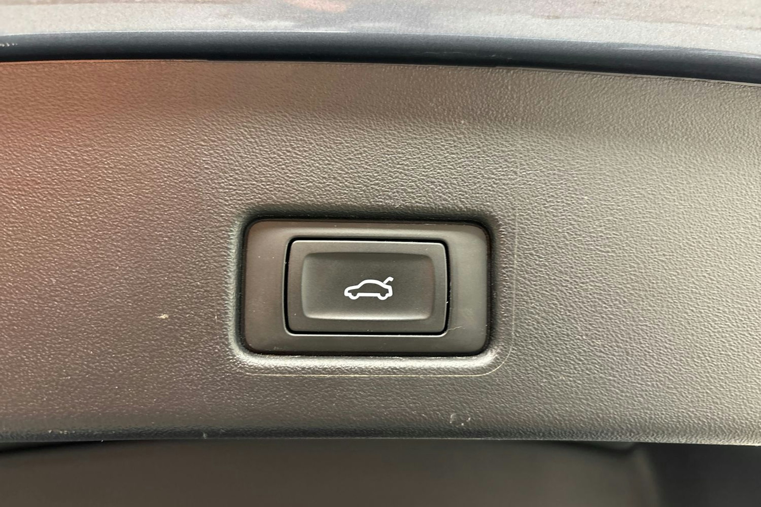 sininen Audi Q4 e-tron 2022 kuva 33.