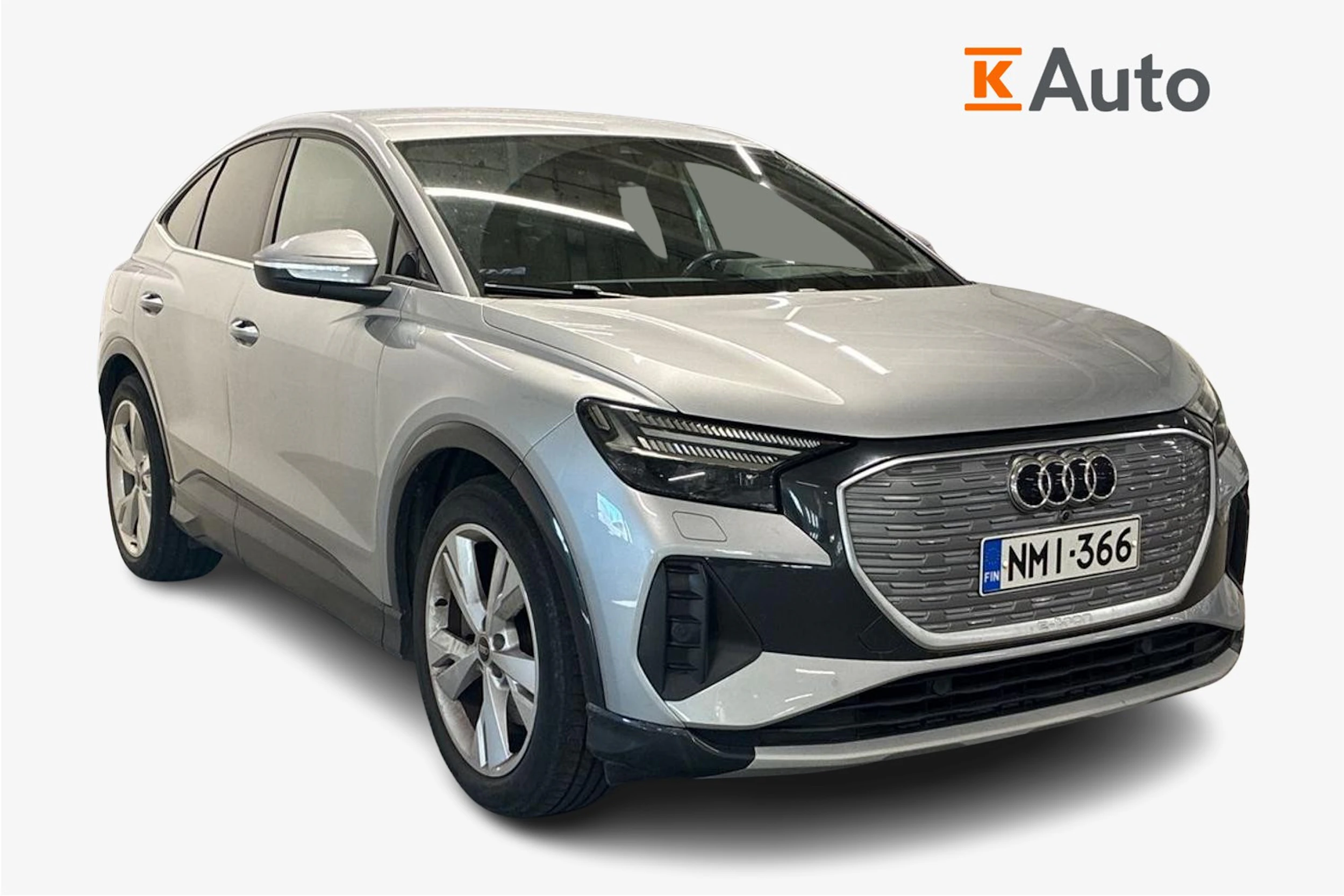 harmaa Audi Q4 e-tron 2022 kuva 1.