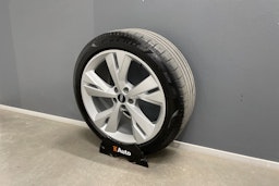 Musta Audi Q4 e-tron 2022 kuva 13.