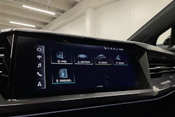 Musta Audi Q4 e-tron 2022 kuva 17.