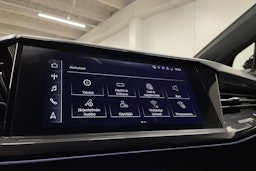 Musta Audi Q4 e-tron 2022 kuva 18.