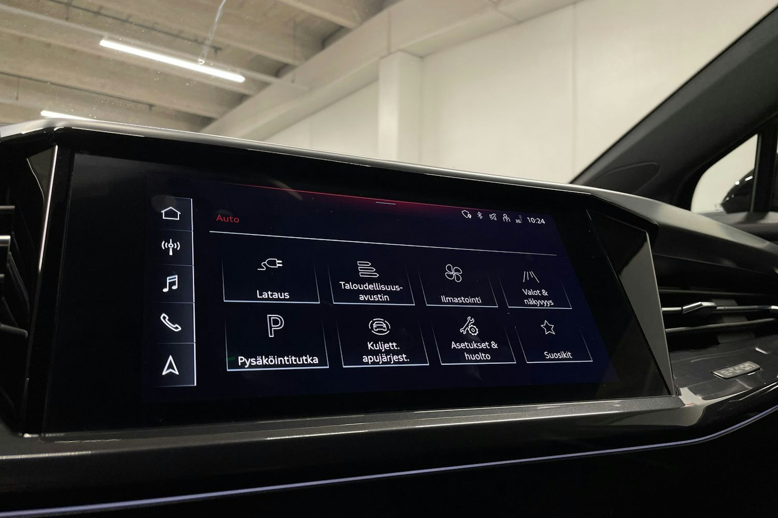 Musta Audi Q4 e-tron 2022 kuva 20.