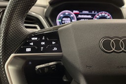 Musta Audi Q4 e-tron 2022 kuva 25.