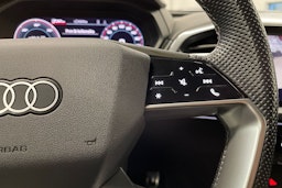 Musta Audi Q4 e-tron 2022 kuva 26.