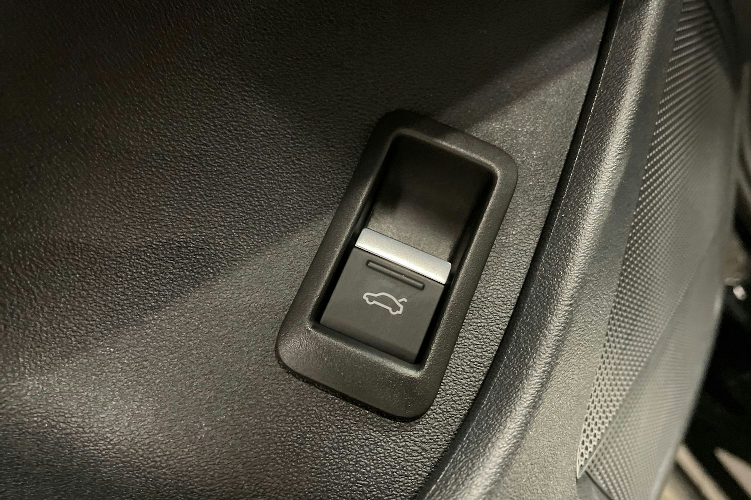 Musta Audi Q4 e-tron 2022 kuva 27.
