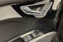 Musta Audi Q4 e-tron 2022 kuva 28.