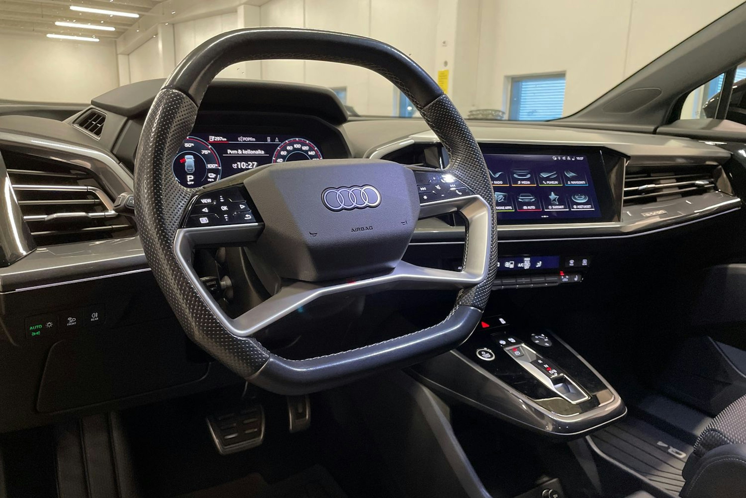 Musta Audi Q4 e-tron 2022 kuva 29.
