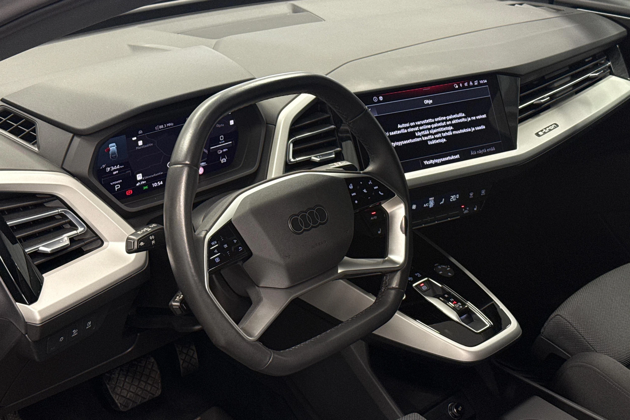 harmaa Audi Q4 e-tron 2023 kuva 6.