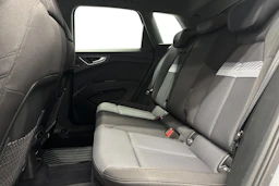 harmaa Audi Q4 e-tron 2023 kuva 8.