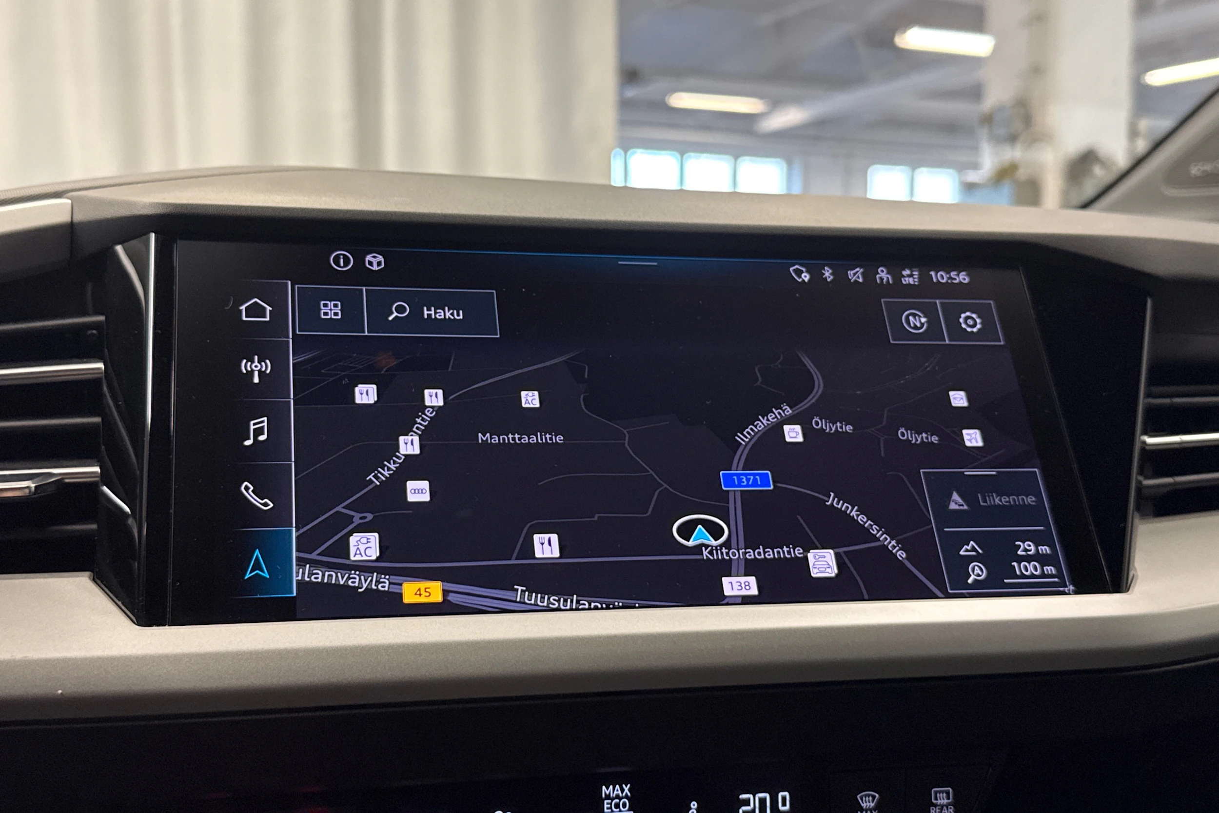 harmaa Audi Q4 e-tron 2023 kuva 19.