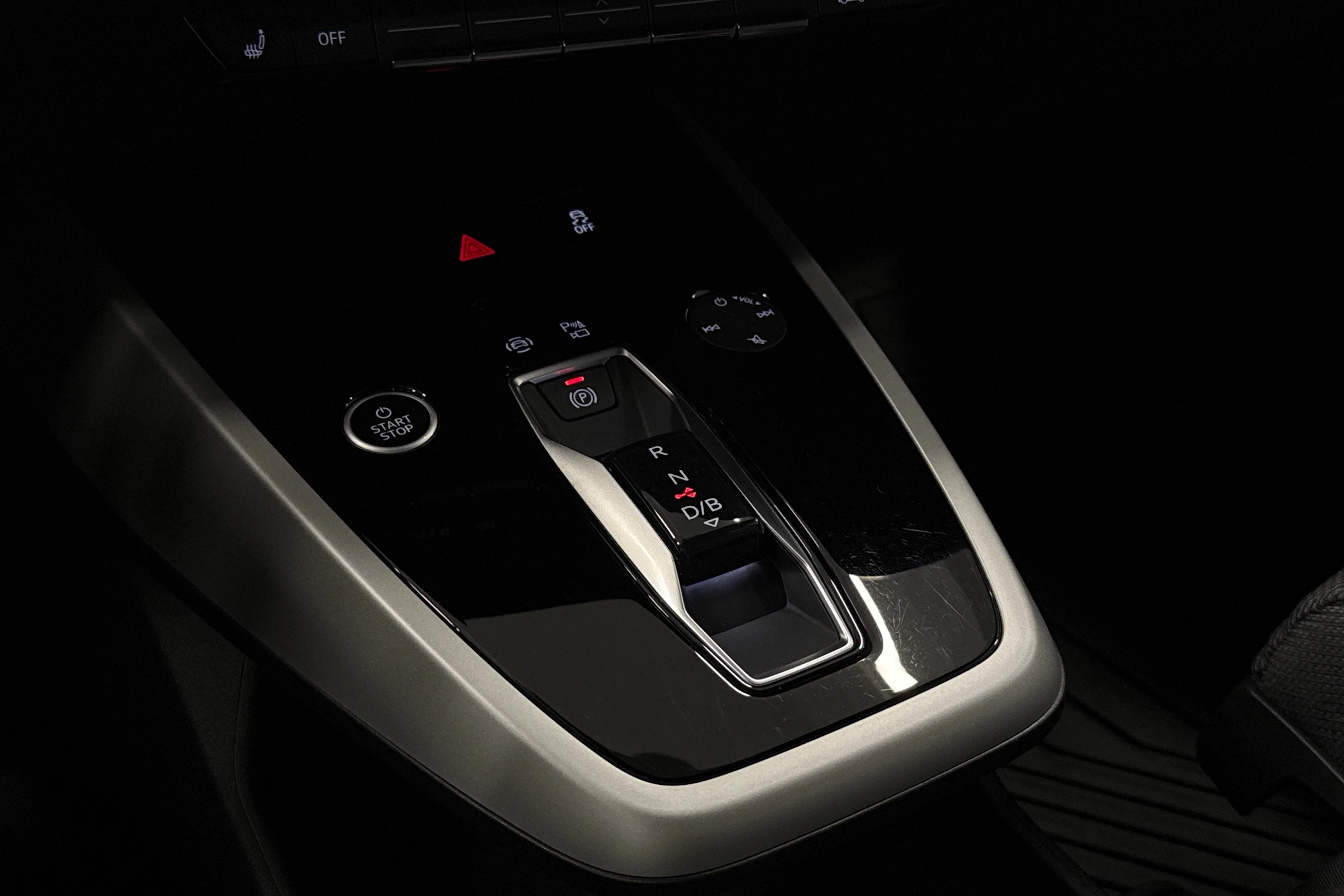 harmaa Audi Q4 e-tron 2023 kuva 21.