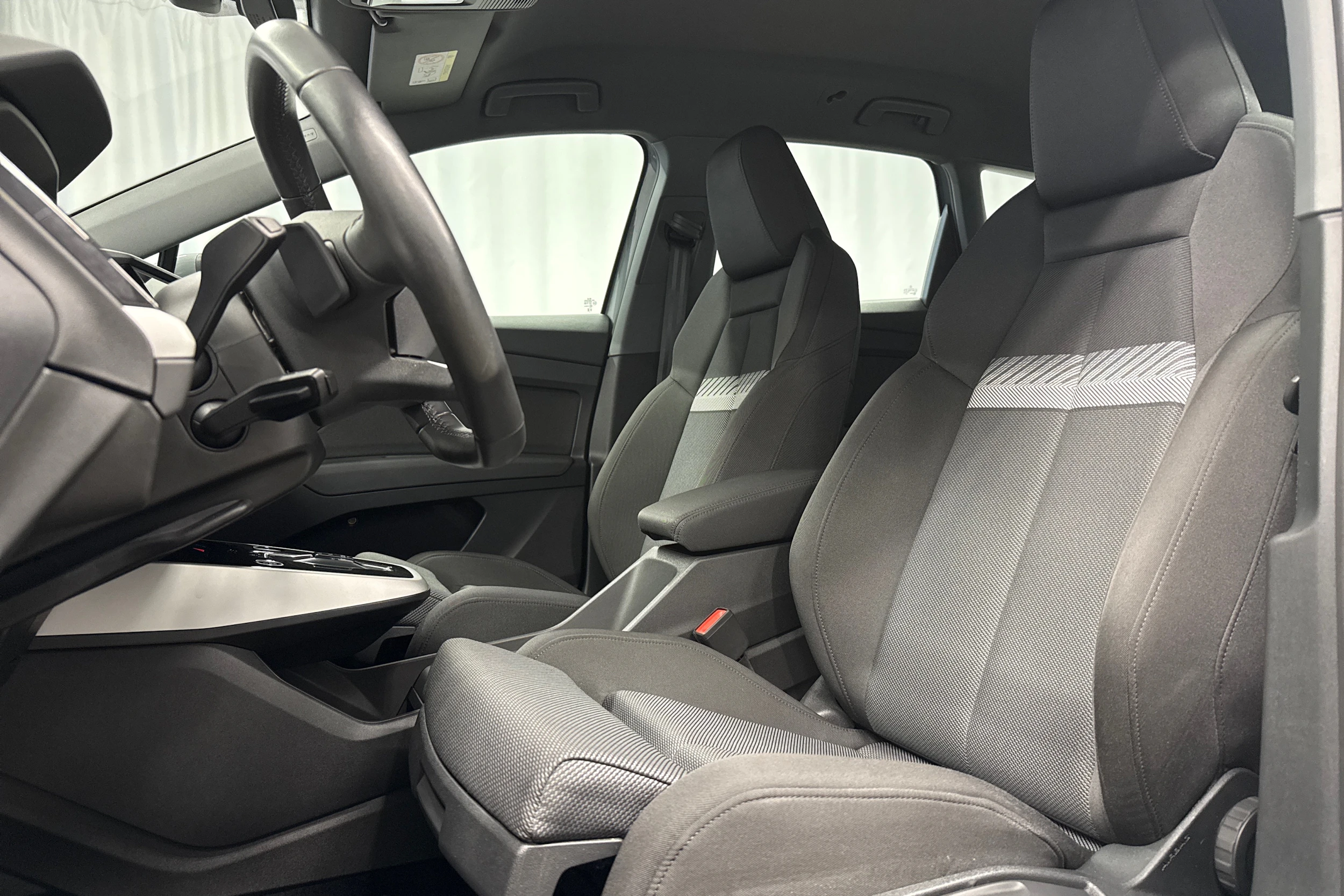 harmaa Audi Q4 e-tron 2023 kuva 22.