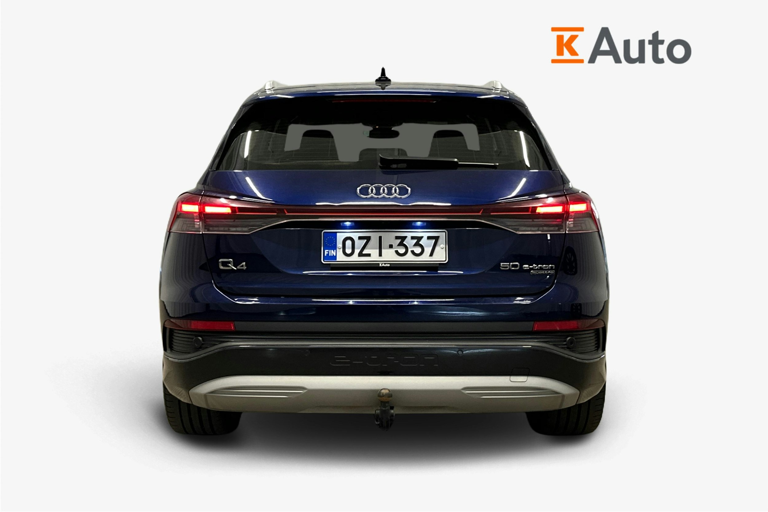 sininen Audi Q4 e-tron 2022 kuva 3.