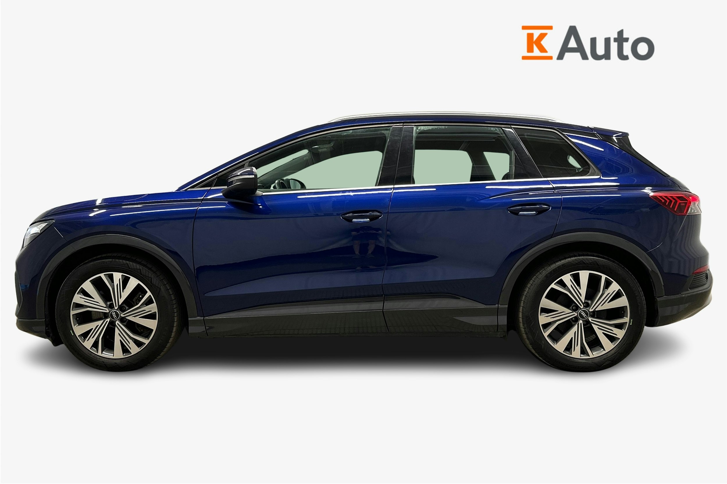 sininen Audi Q4 e-tron 2022 kuva 6.