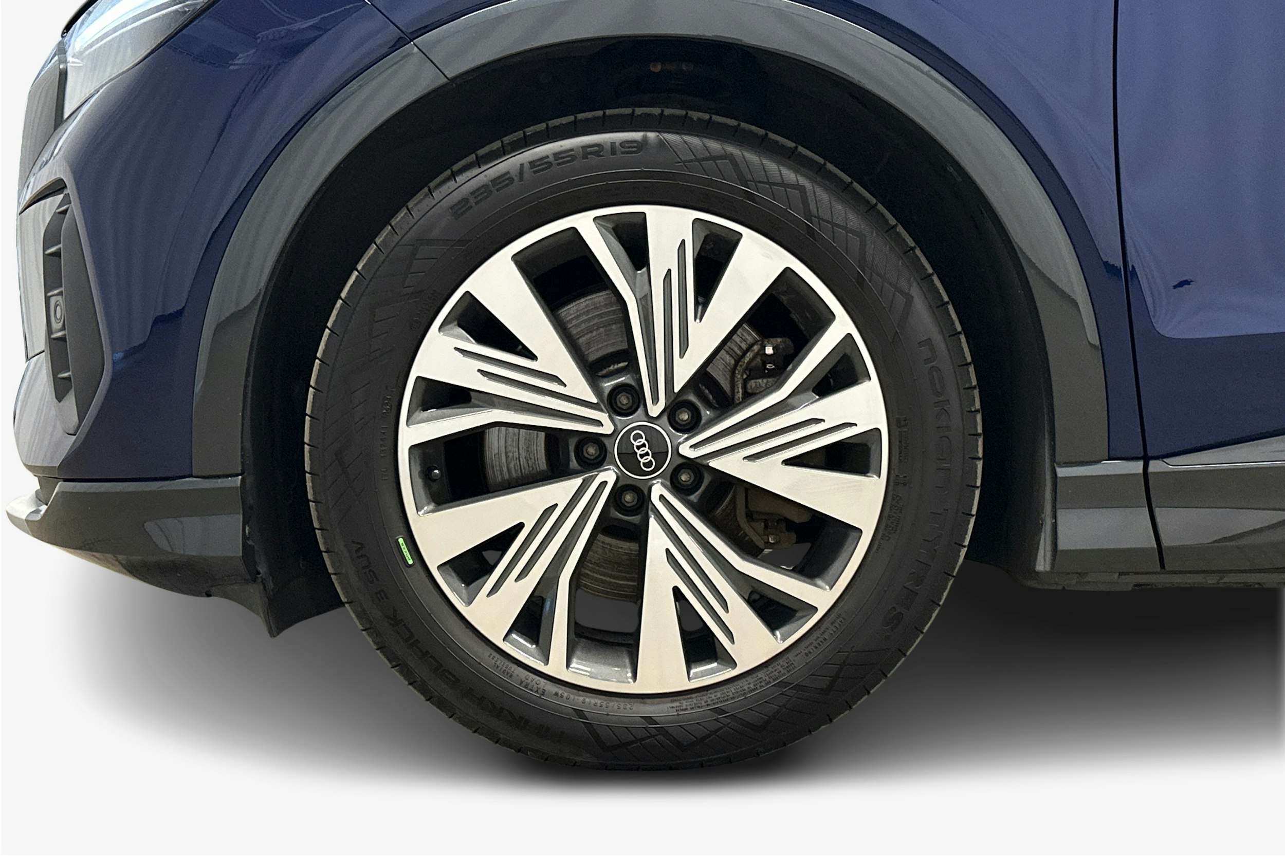 sininen Audi Q4 e-tron 2022 kuva 11.