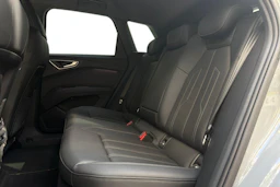 harmaa Audi Q4 e-tron 2022 kuva 8.