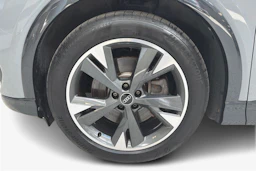 harmaa Audi Q4 e-tron 2022 kuva 9.
