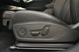 harmaa Audi Q4 e-tron 2022 kuva 12.
