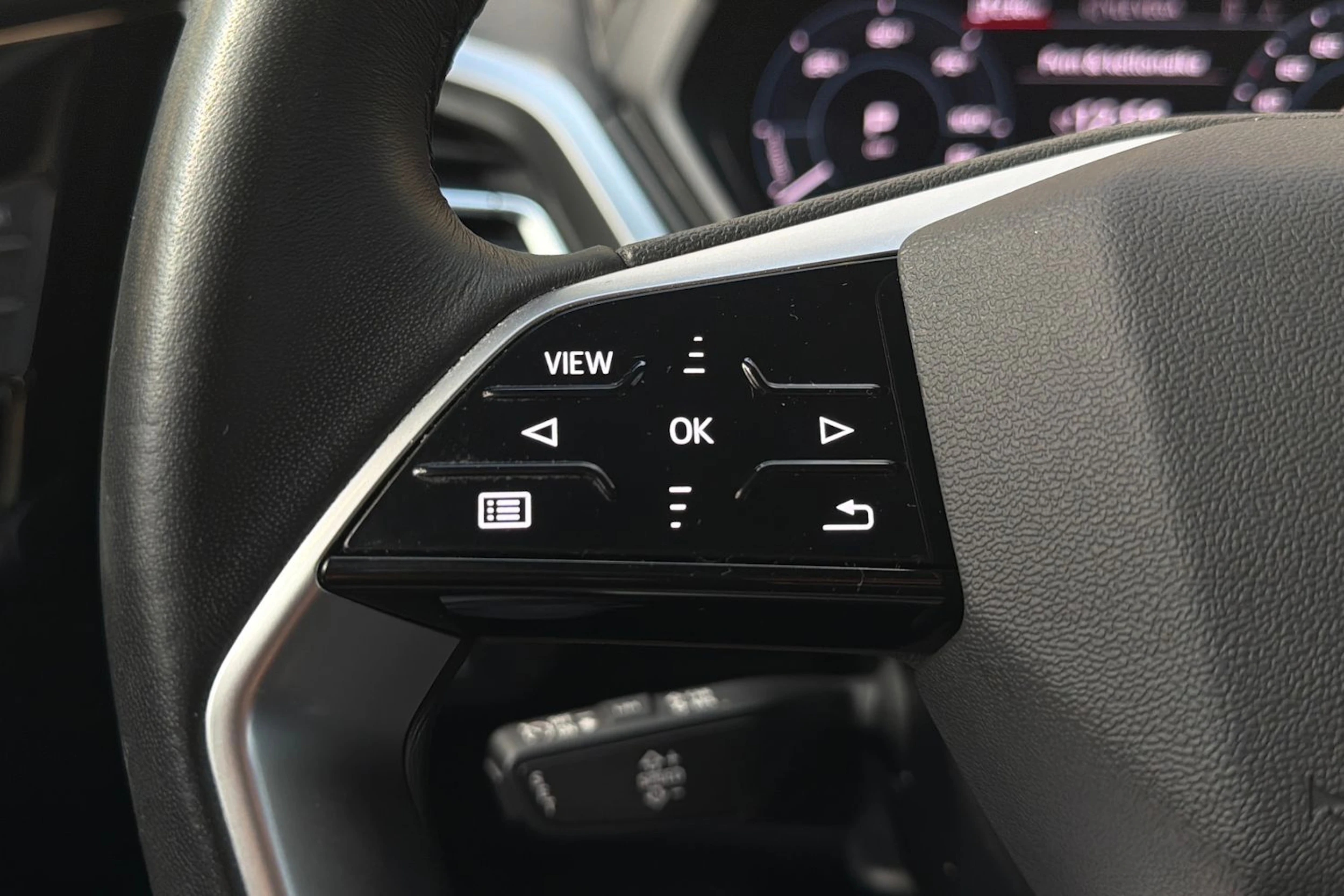 harmaa Audi Q4 e-tron 2022 kuva 14.
