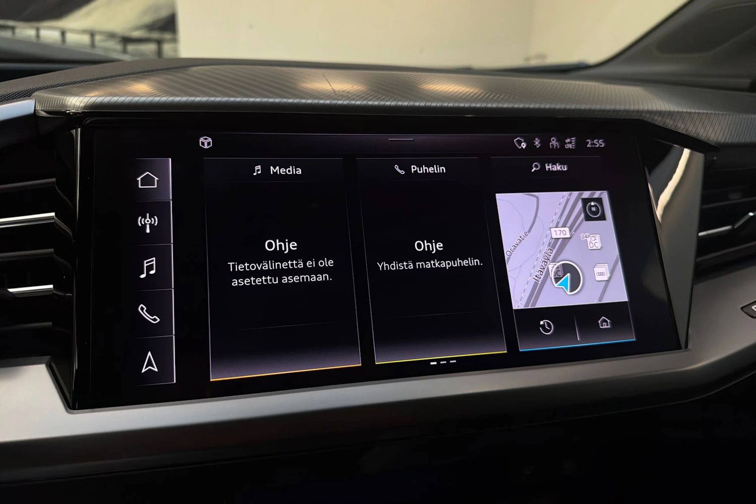 harmaa Audi Q4 e-tron 2022 kuva 16.
