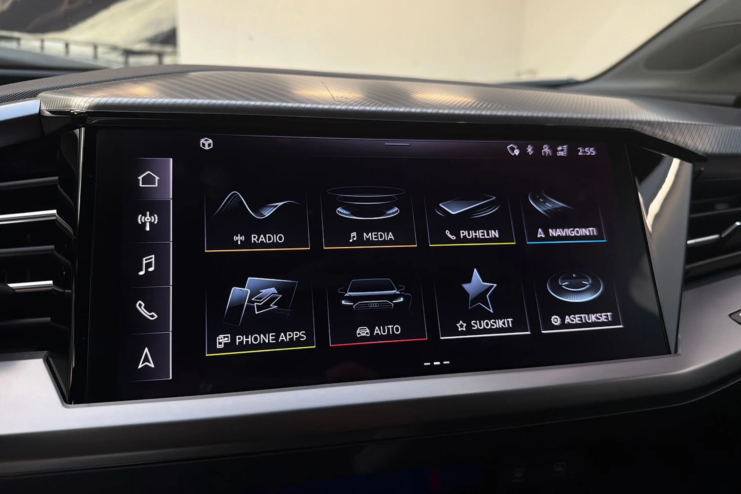 harmaa Audi Q4 e-tron 2022 kuva 25.