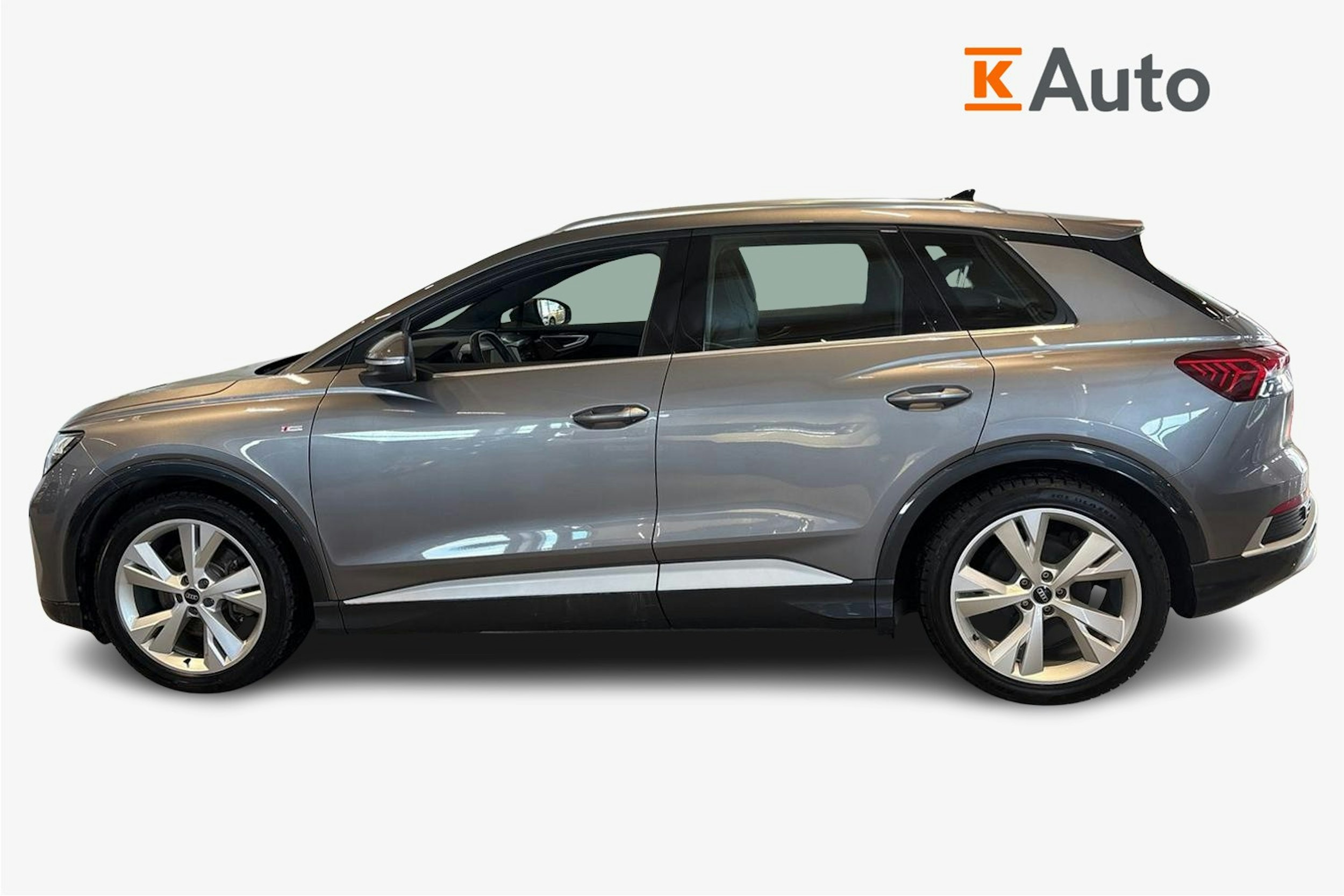 Harmaa Audi Q4 e-tron 2022 kuva 6.