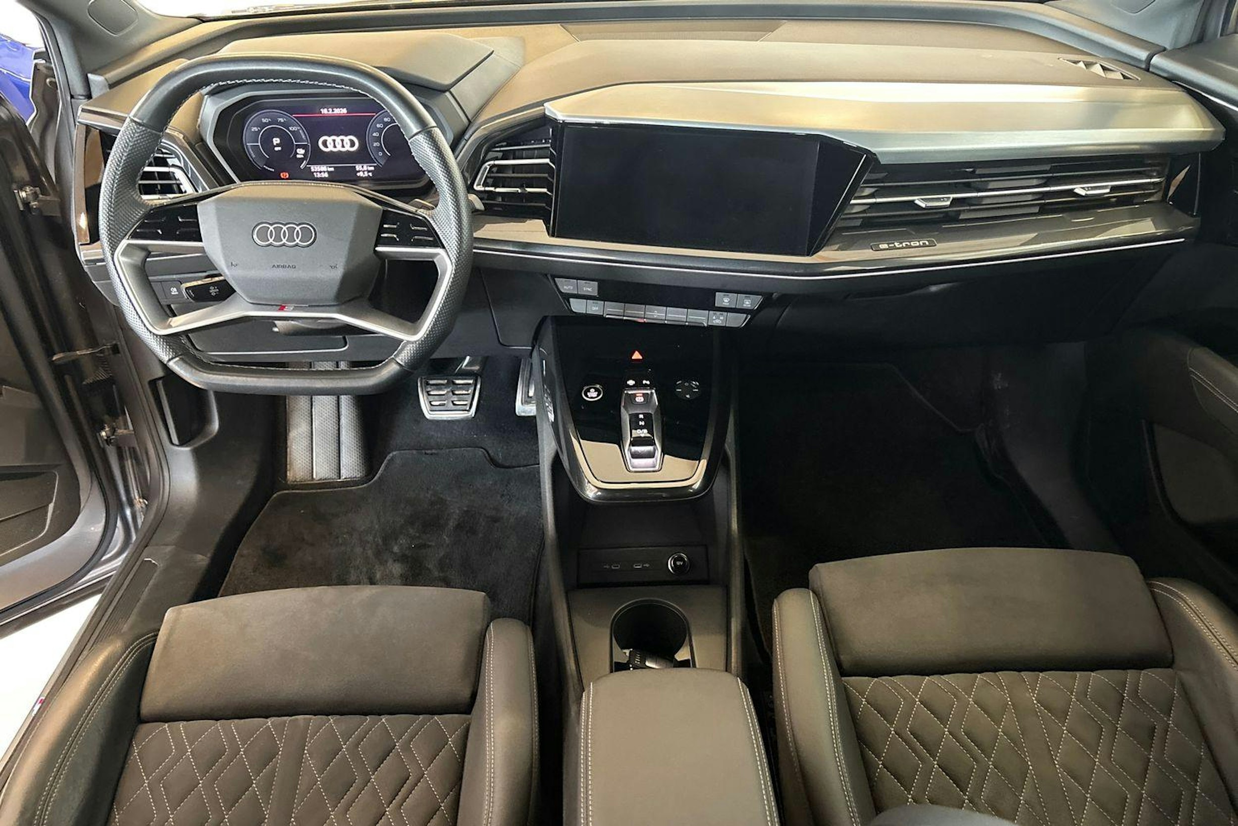 Harmaa Audi Q4 e-tron 2022 kuva 9.