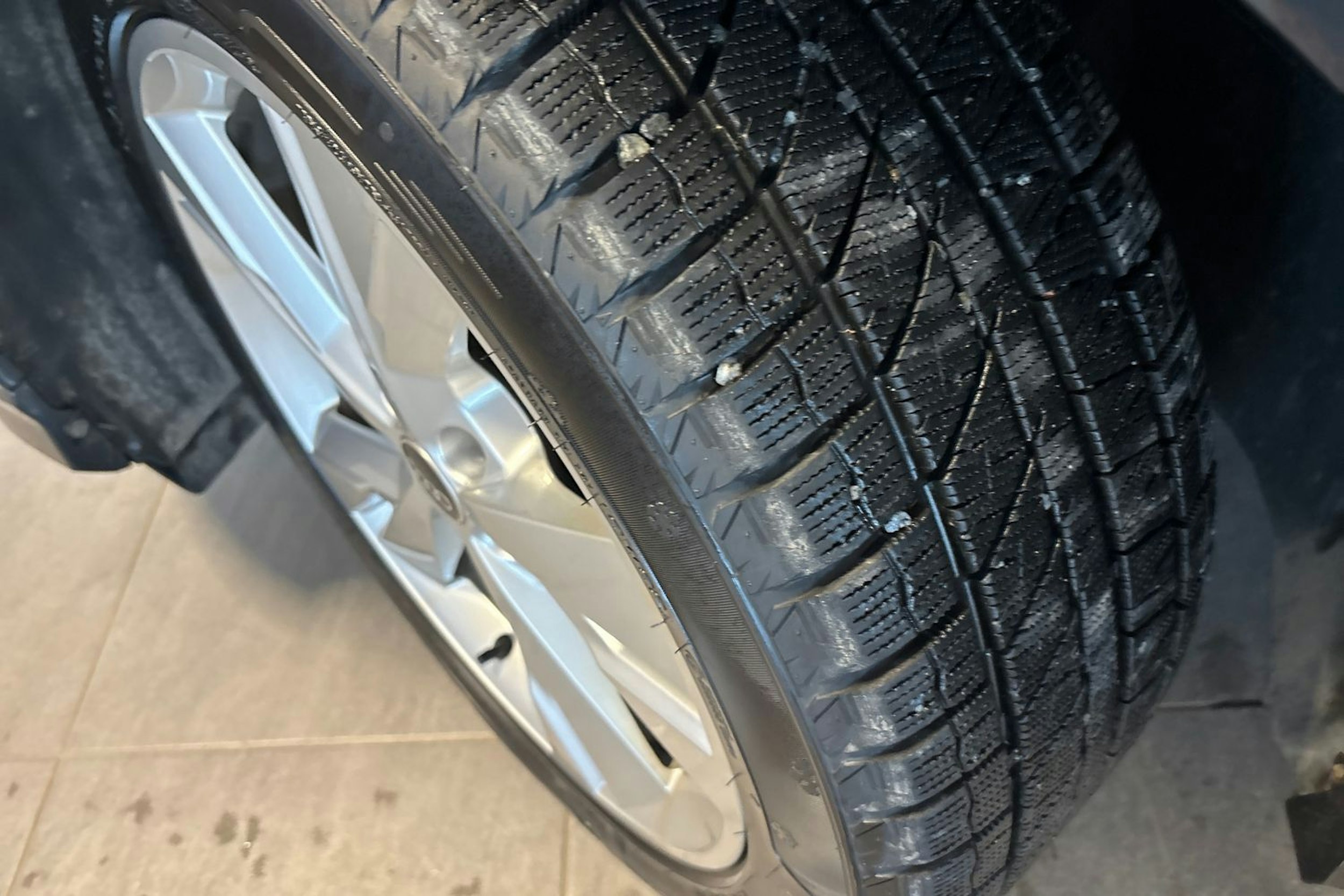 Harmaa Audi Q4 e-tron 2022 kuva 13.