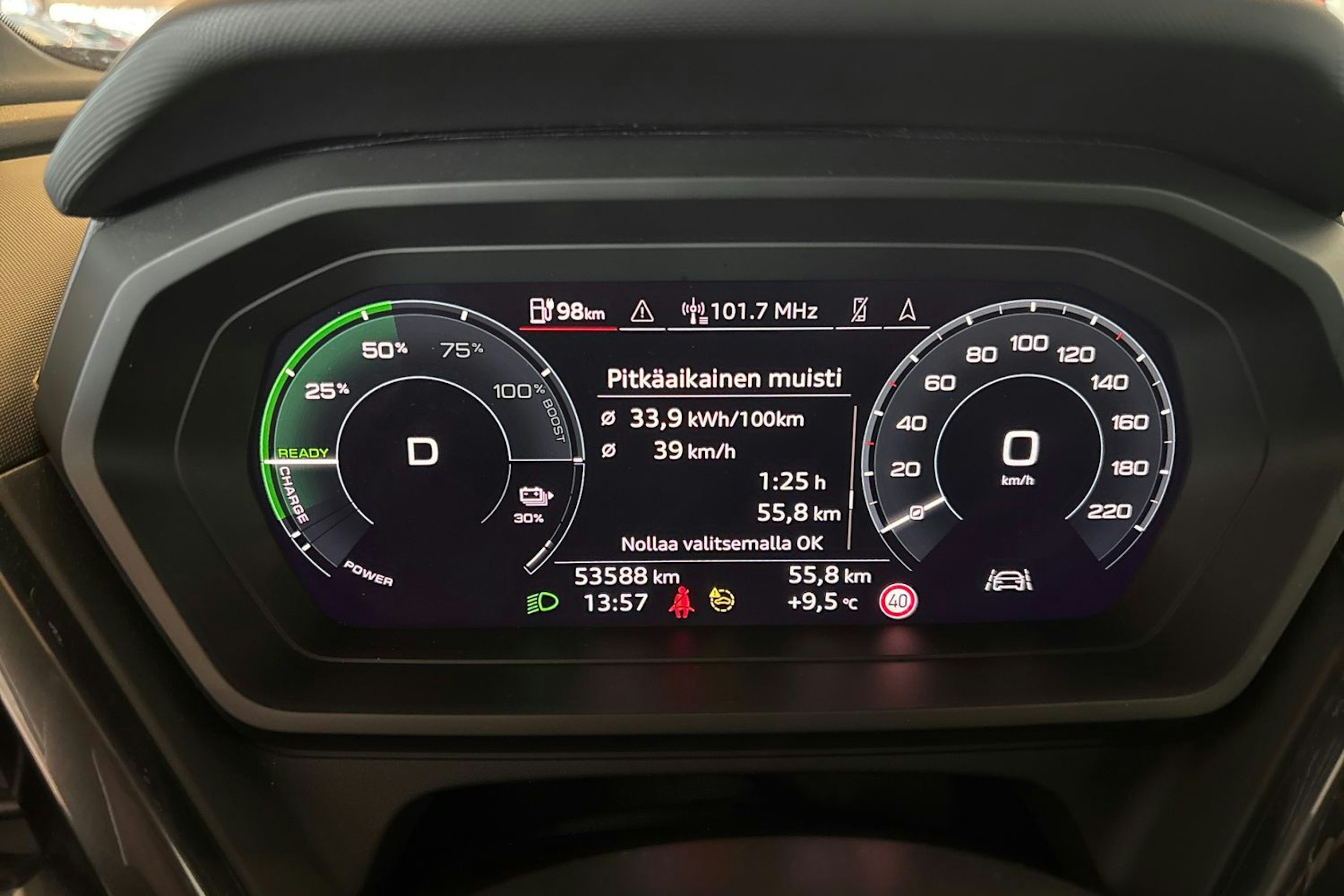 Harmaa Audi Q4 e-tron 2022 kuva 16.