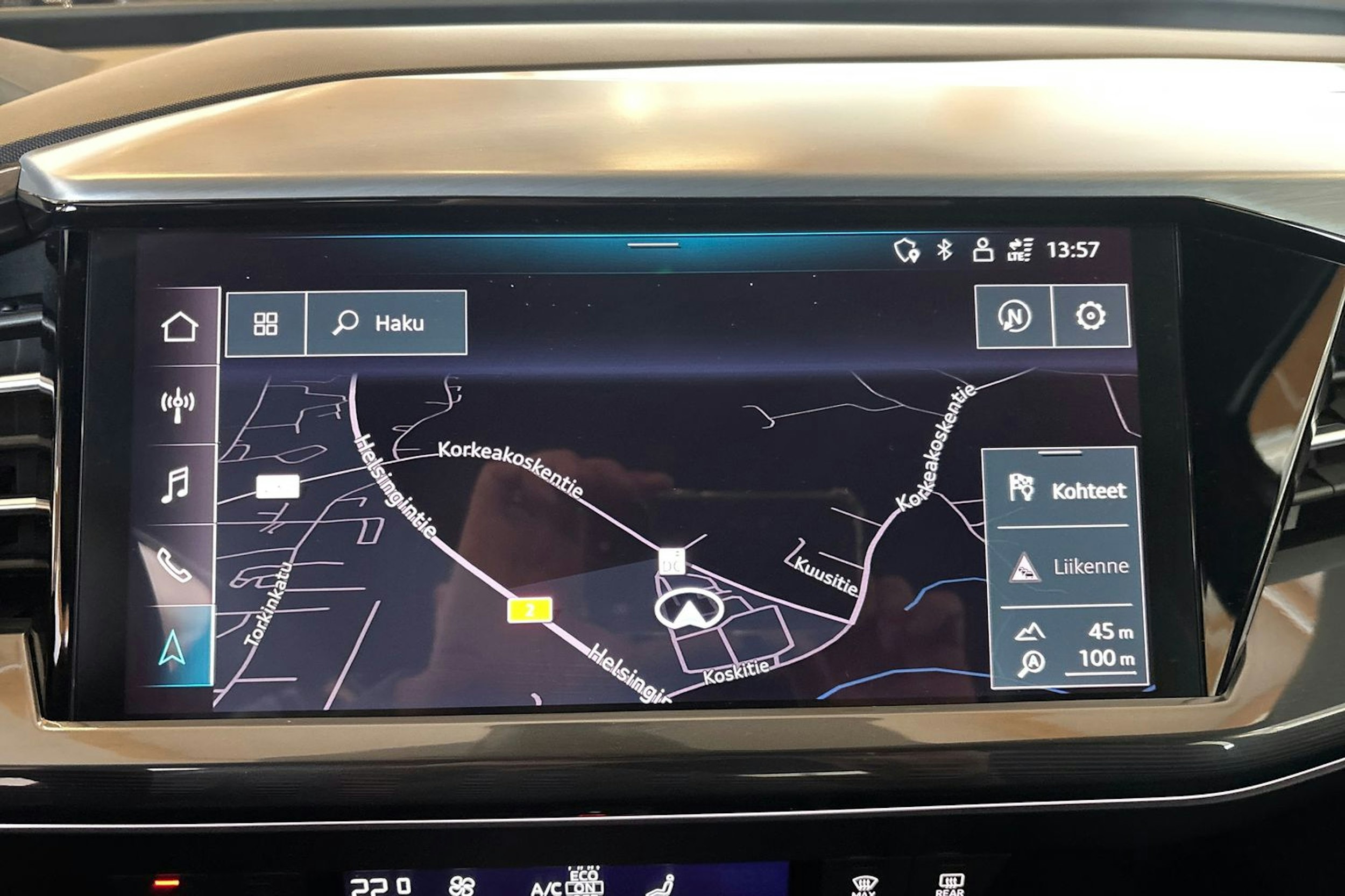 Harmaa Audi Q4 e-tron 2022 kuva 17.