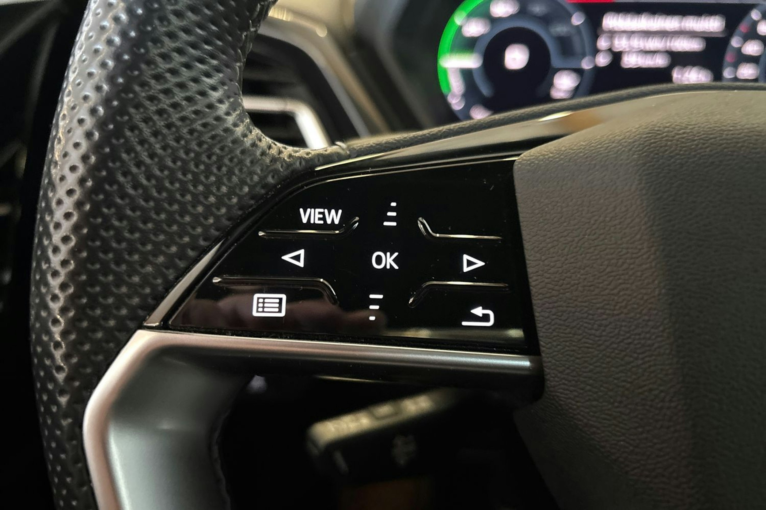 Harmaa Audi Q4 e-tron 2022 kuva 18.