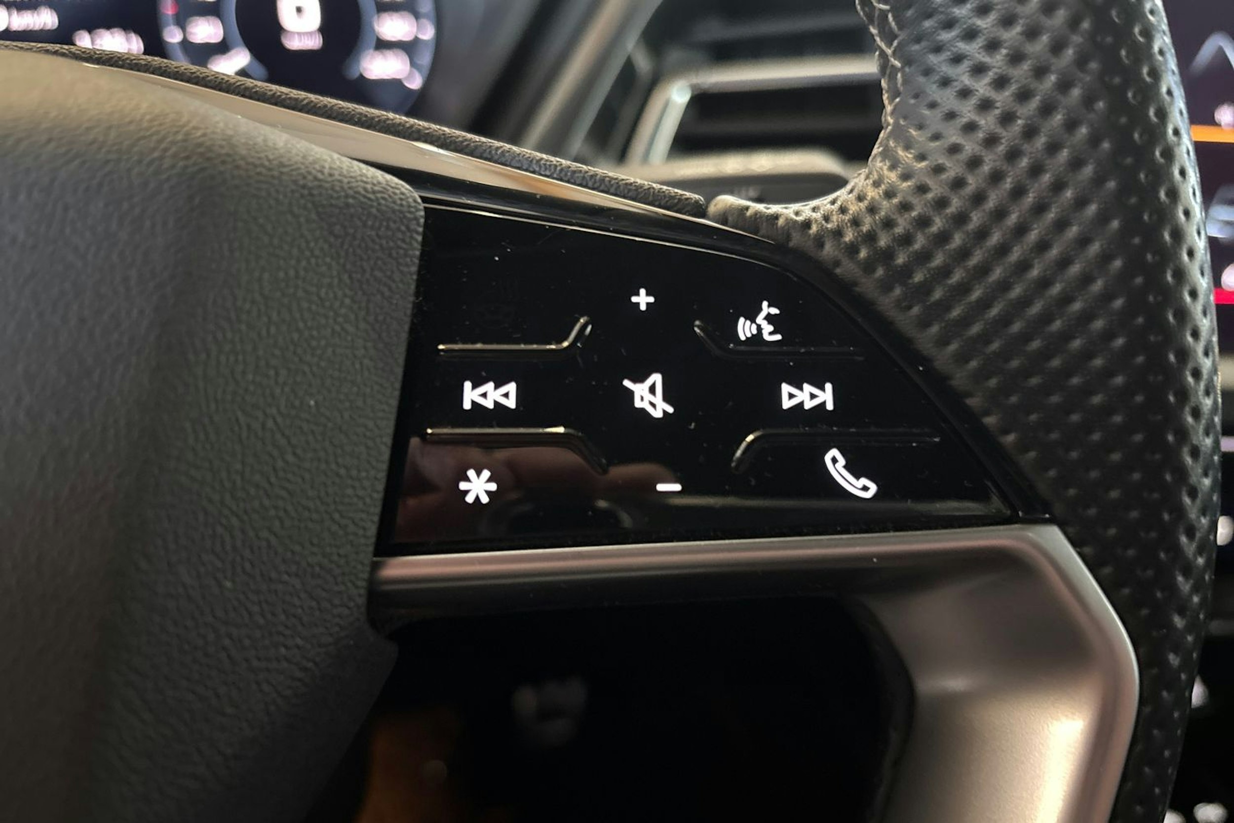 Harmaa Audi Q4 e-tron 2022 kuva 19.