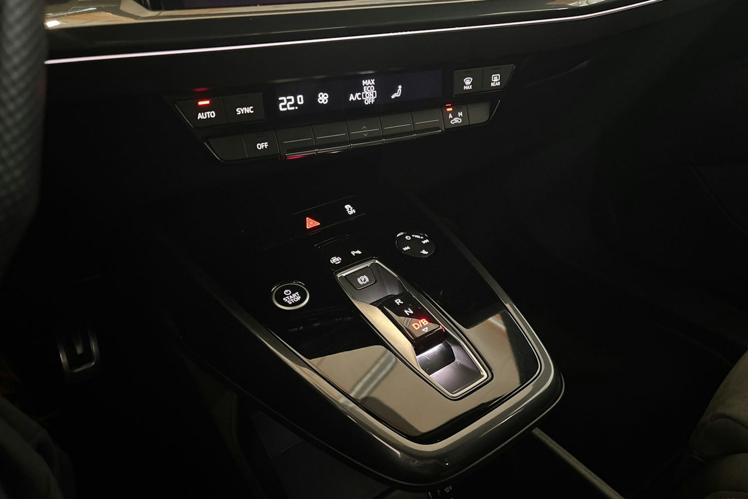 Harmaa Audi Q4 e-tron 2022 kuva 22.