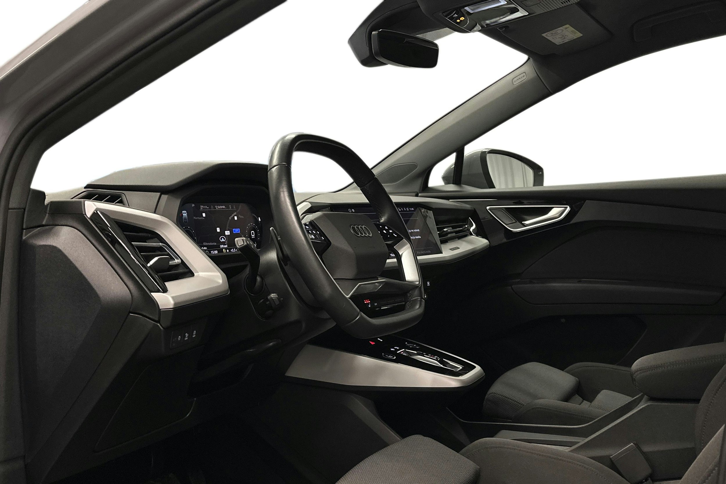 harmaa Audi Q4 e-tron 2022 kuva 6.