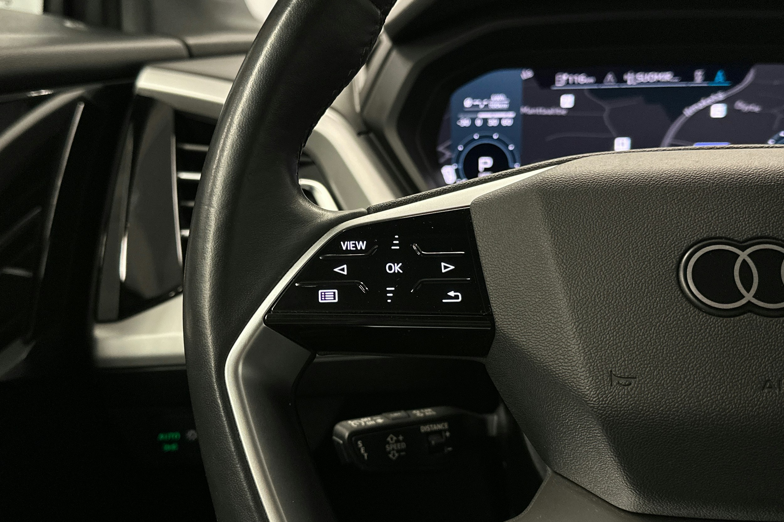 harmaa Audi Q4 e-tron 2022 kuva 11.