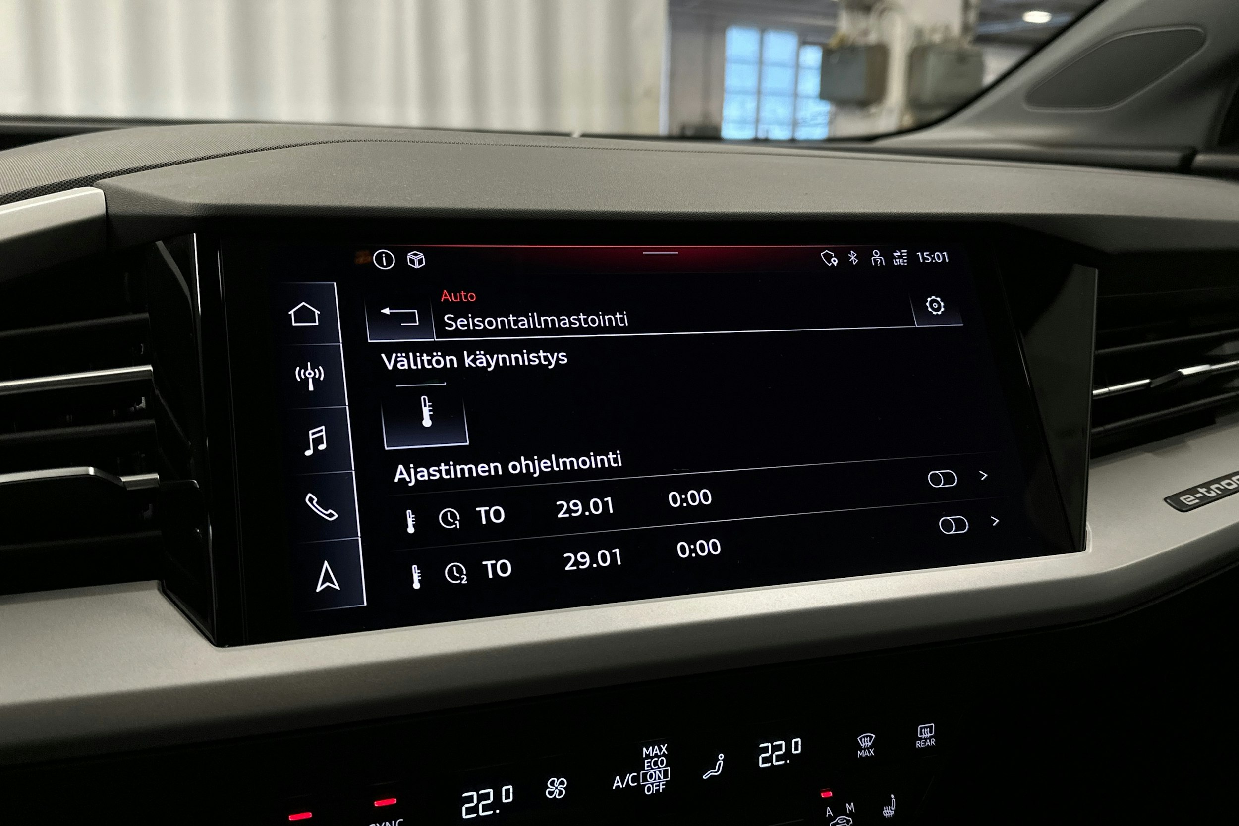 harmaa Audi Q4 e-tron 2022 kuva 17.