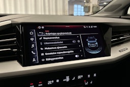 harmaa Audi Q4 e-tron 2022 kuva 18.