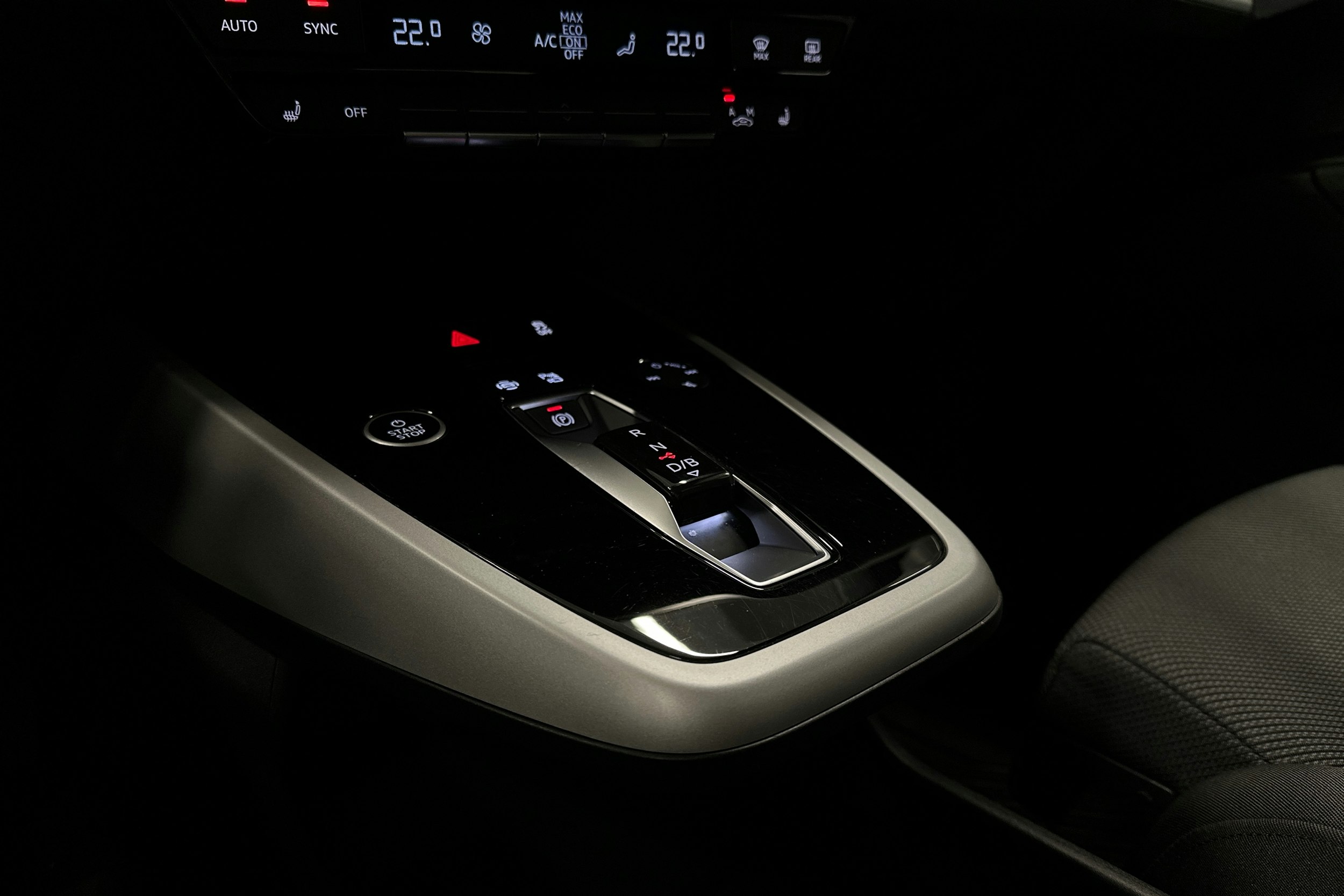 harmaa Audi Q4 e-tron 2022 kuva 21.